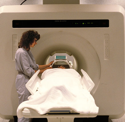 1980s NUCLEAR MAGNETIC RESONANCE IMAGING SCANNER